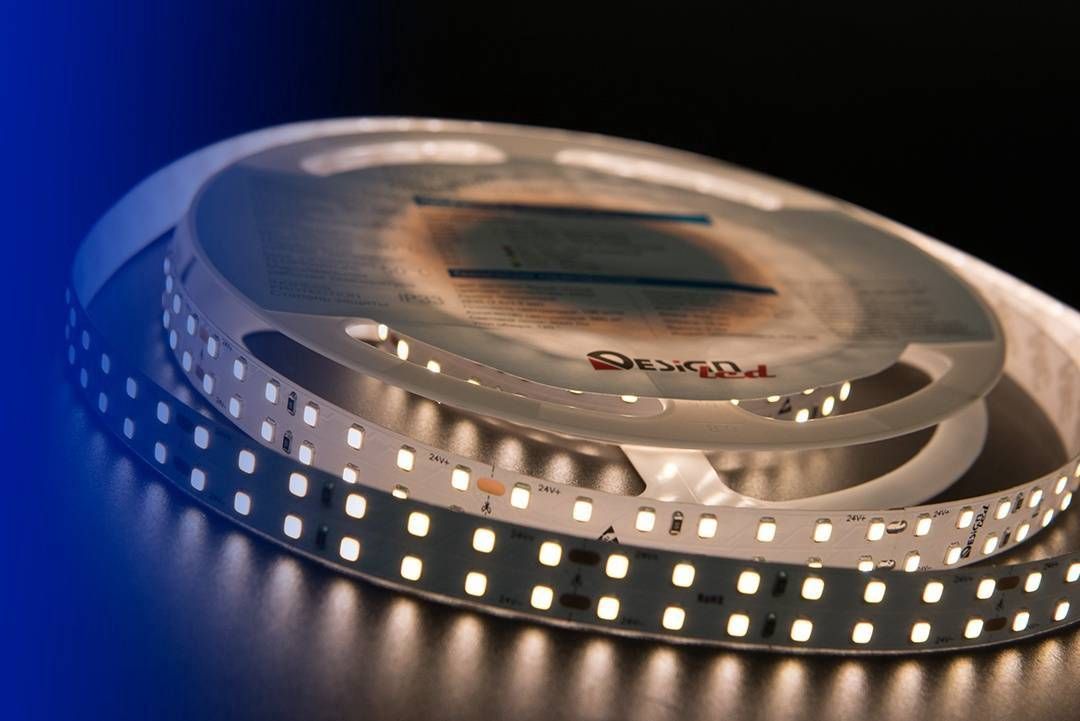 фото влагозащищенная лента designled 28,8w/m 120led/m 5050smd теплый белый 5m 000523 | 220svet.ru