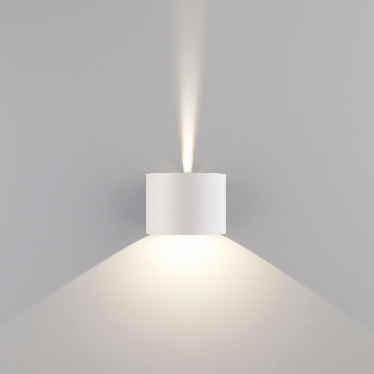фото уличный настенный светодиодный светильник elektrostandard 1518 techno led blade белый a038830 | 220svet.ru